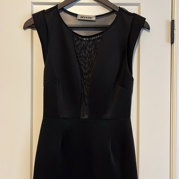 Little Black Dress with Plunge detail - Picture 2 of 4